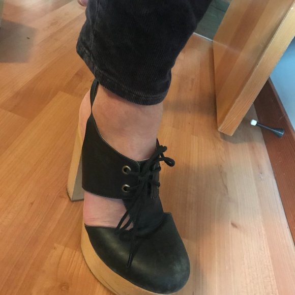 Platform heels - Picture 3 of 4